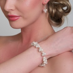 p-3921-crystalpearldreambracelet.jpg