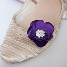 p-4044-purpleflowershoeclips.jpg
