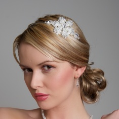p-3467-crystalflowersidetiara_03.jpg