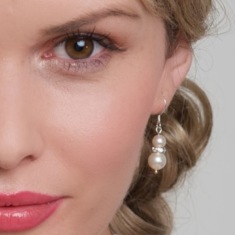 p-3773-whitealiceearrings_02.jpg