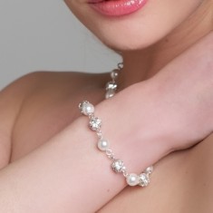 p-3788-andreapearldiamantebracelet_02_02.jpg